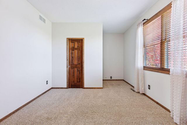 10758 Watersedge Lane, Woodbury, MN 55129