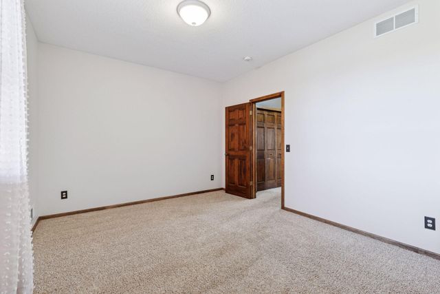 10758 Watersedge Lane, Woodbury, MN 55129