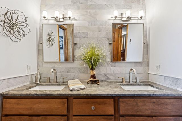 10758 Watersedge Lane, Woodbury, MN 55129