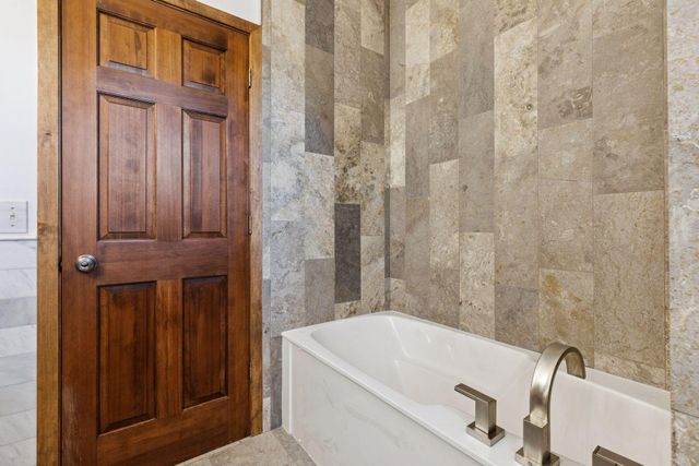 10758 Watersedge Lane, Woodbury, MN 55129