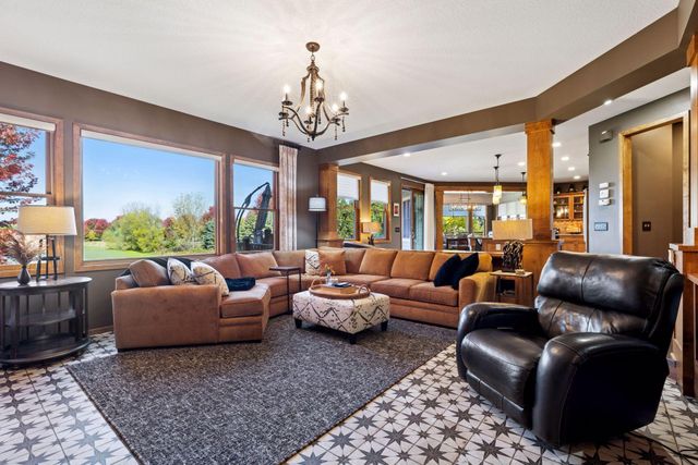 10758 Watersedge Lane, Woodbury, MN 55129