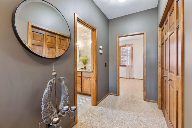 10758 Watersedge Lane, Woodbury, MN 55129