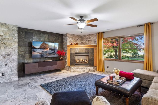 10758 Watersedge Lane, Woodbury, MN 55129