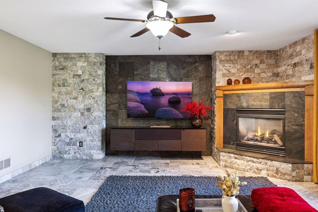 10758 Watersedge Lane, Woodbury, MN 55129