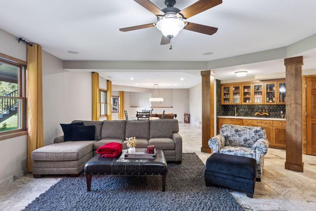 10758 Watersedge Lane, Woodbury, MN 55129