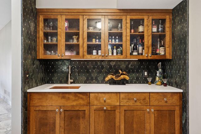 10758 Watersedge Lane, Woodbury, MN 55129