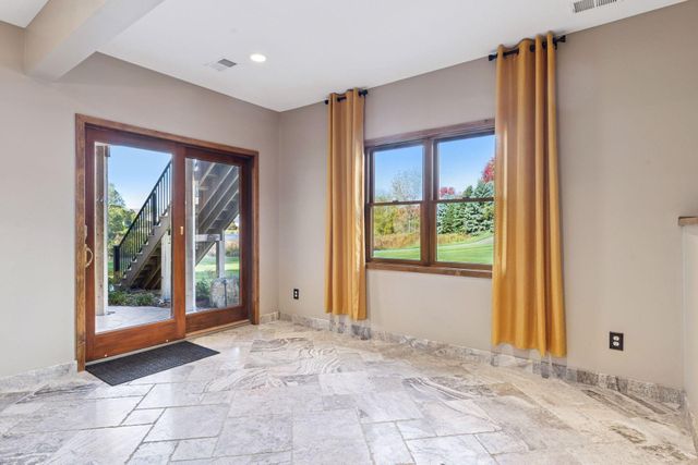 10758 Watersedge Lane, Woodbury, MN 55129