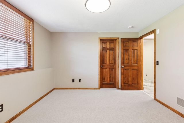 10758 Watersedge Lane, Woodbury, MN 55129