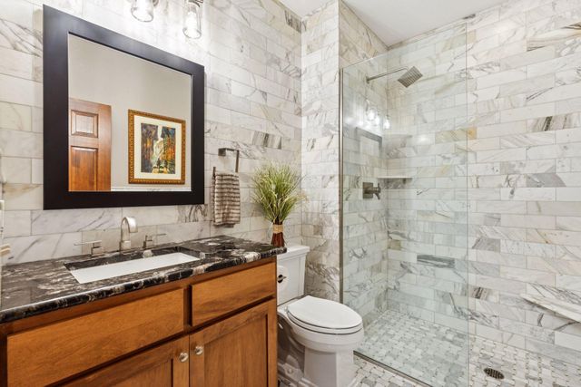 10758 Watersedge Lane, Woodbury, MN 55129