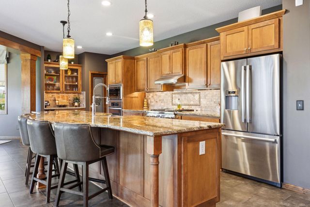 10758 Watersedge Lane, Woodbury, MN 55129