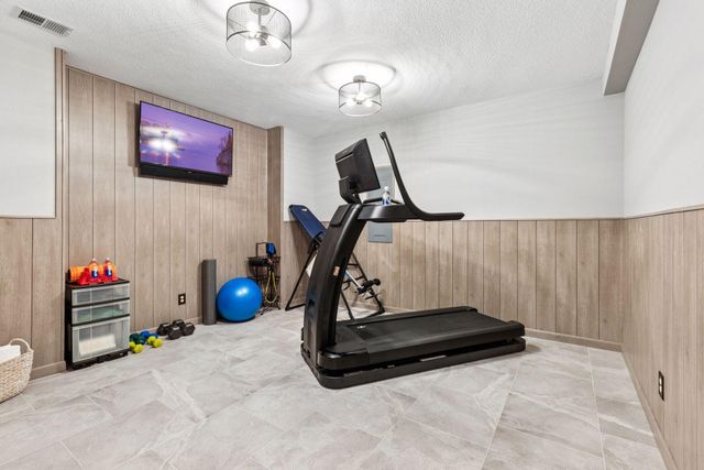 10758 Watersedge Lane, Woodbury, MN 55129