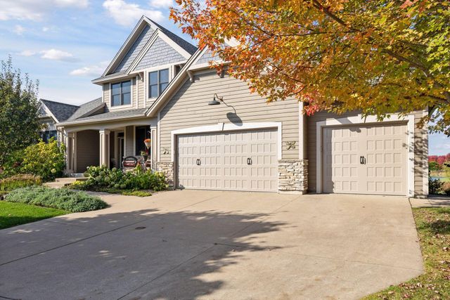 10758 Watersedge Lane, Woodbury, MN 55129