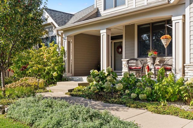 10758 Watersedge Lane, Woodbury, MN 55129