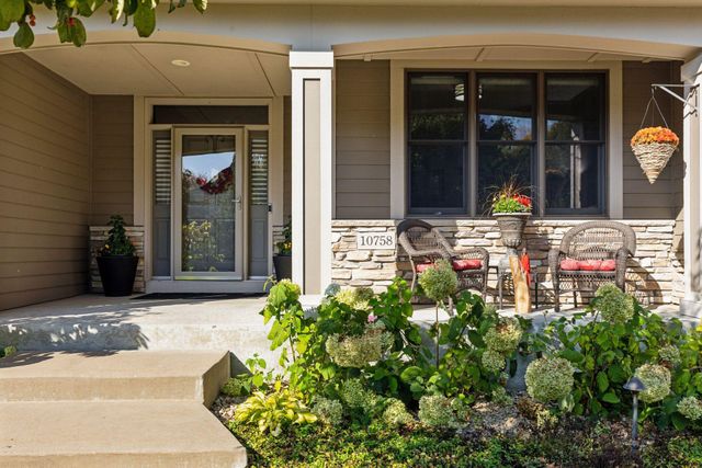 10758 Watersedge Lane, Woodbury, MN 55129