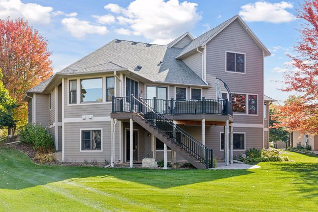 10758 Watersedge Lane, Woodbury, MN 55129