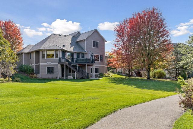 10758 Watersedge Lane, Woodbury, MN 55129