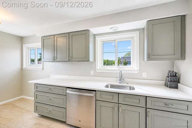 31736 Ann Arbor Trail, Westland, MI 48185