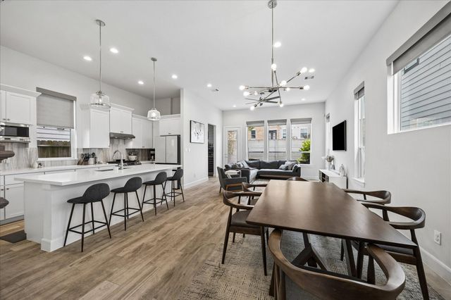 2804 Grand Fountains Drive B, Houston, TX 77054