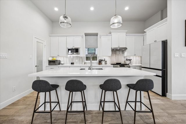 2804 Grand Fountains Drive B, Houston, TX 77054