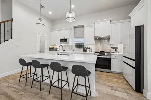 2804 Grand Fountains Drive B, Houston, TX 77054