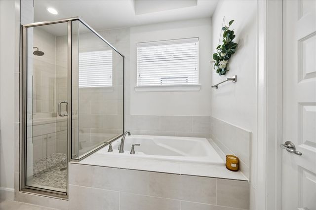 2804 Grand Fountains Drive B, Houston, TX 77054
