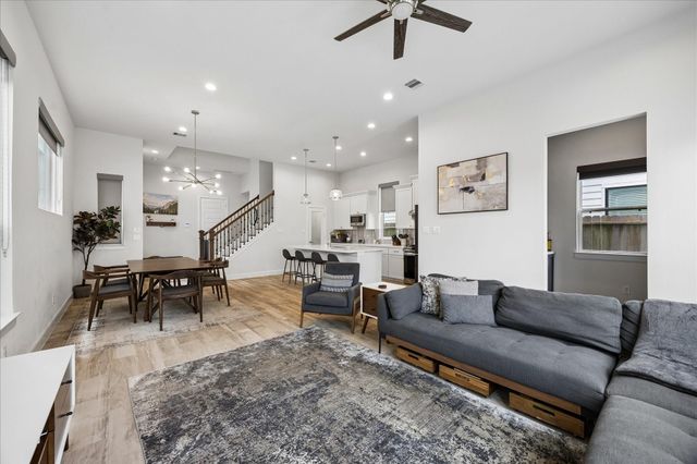 2804 Grand Fountains Drive B, Houston, TX 77054