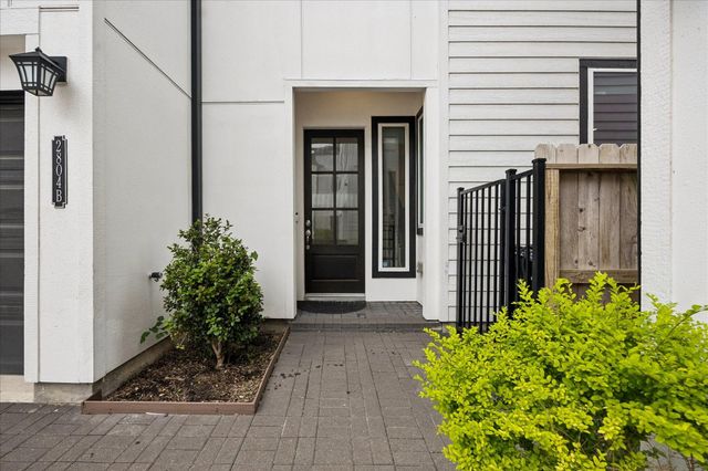 2804 Grand Fountains Drive B, Houston, TX 77054