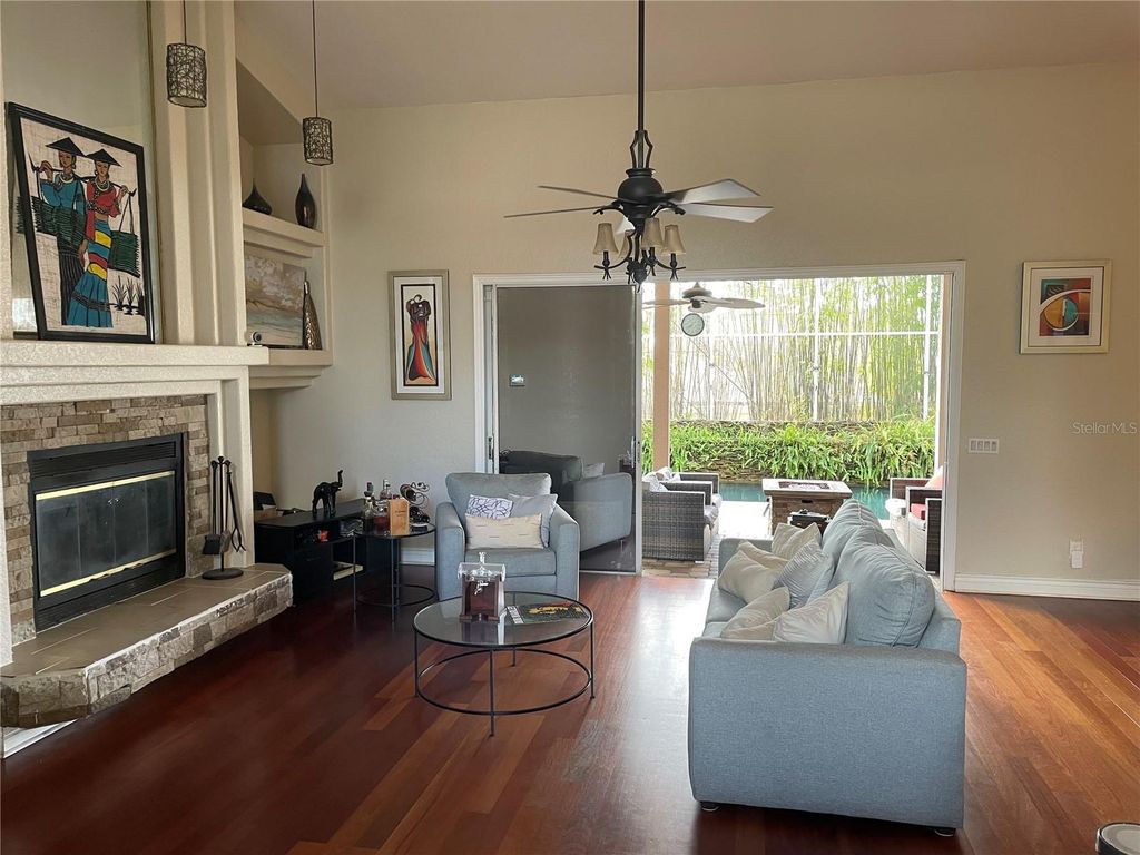 Image 12 of property listing at 1007 FEATHERSTONE CIRCLE, Ocoee, FL 34761