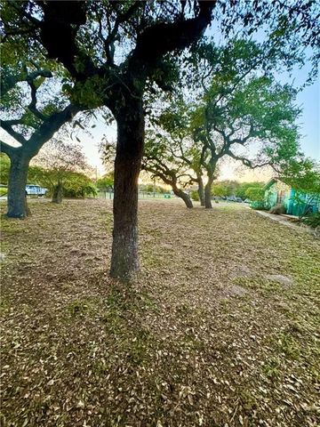 813 N Houston St, Aransas Pass, TX 78336