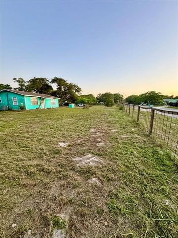 813 N Houston St, Aransas Pass, TX 78336