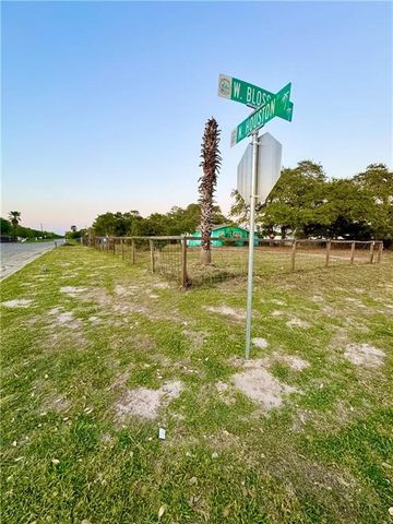 813 N Houston St, Aransas Pass, TX 78336