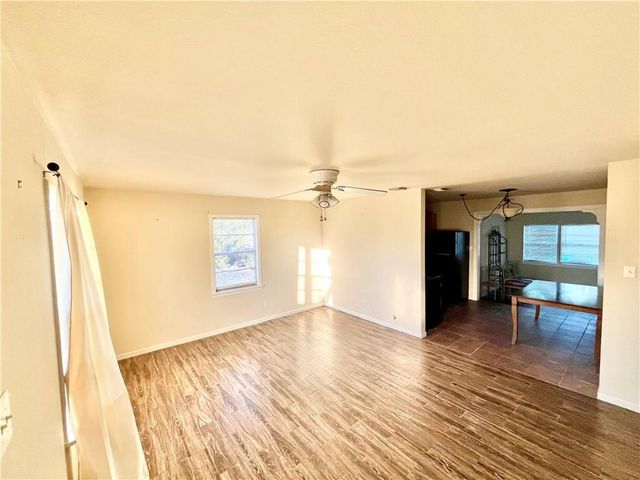 813 N Houston St, Aransas Pass, TX 78336