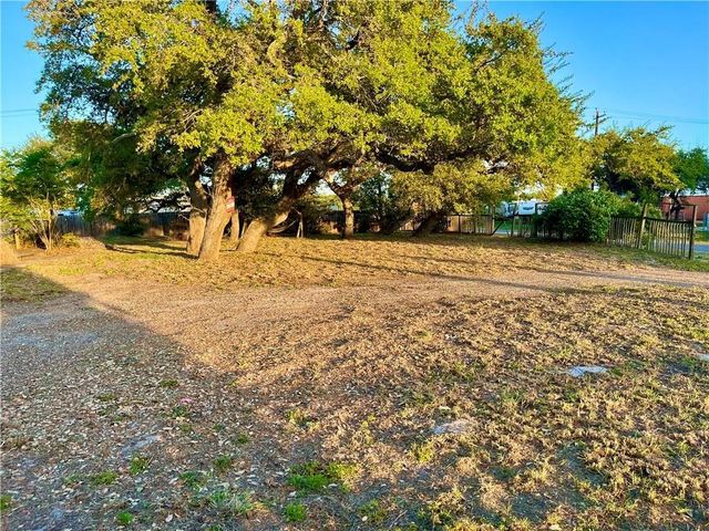 813 N Houston St, Aransas Pass, TX 78336