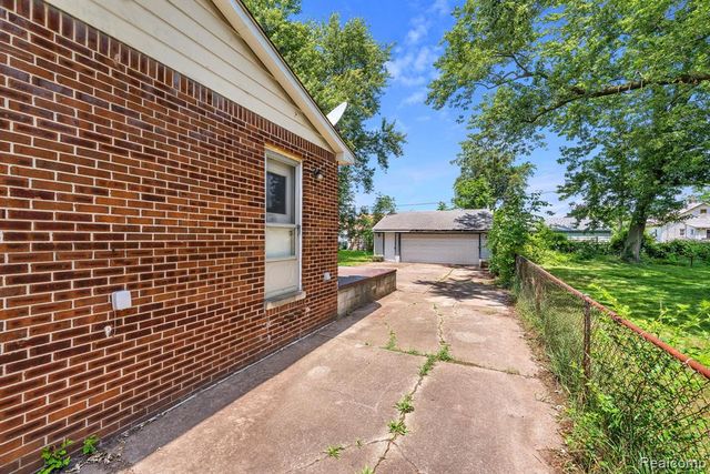 25720 Norfolk Street, Dearborn Heights, MI 48125