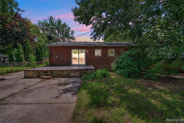 25720 Norfolk Street, Dearborn Heights, MI 48125