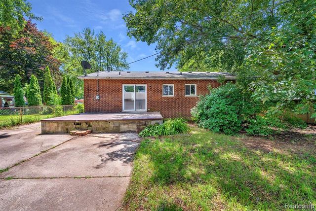 25720 Norfolk Street, Dearborn Heights, MI 48125