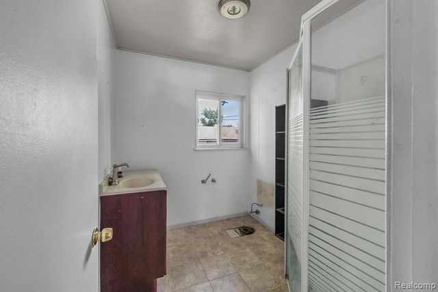25720 Norfolk Street, Dearborn Heights, MI 48125