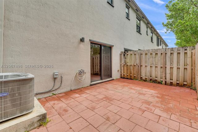 582 NE 207th St 582, Miami, FL 33179
