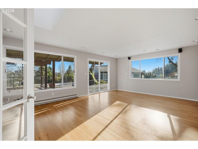 10241 Nw 195TH Ave, Hillsboro, OR 97124