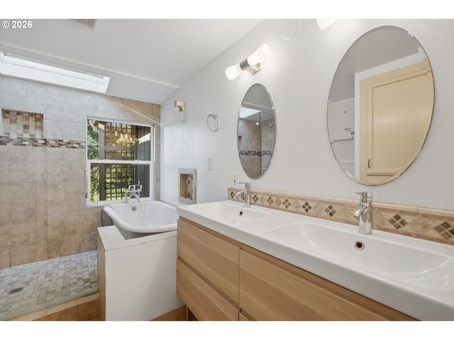 10241 Nw 195TH Ave, Hillsboro, OR 97124