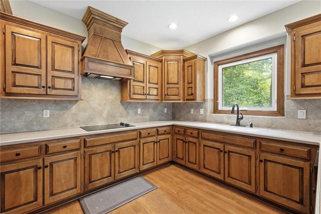 14345 NW 65th Place, Parkville, MO 64152
