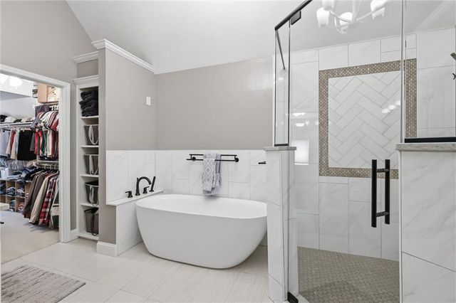 14345 NW 65th Place, Parkville, MO 64152