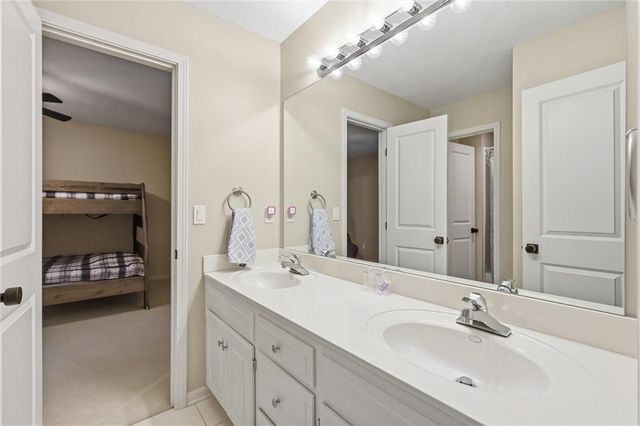 14345 NW 65th Place, Parkville, MO 64152