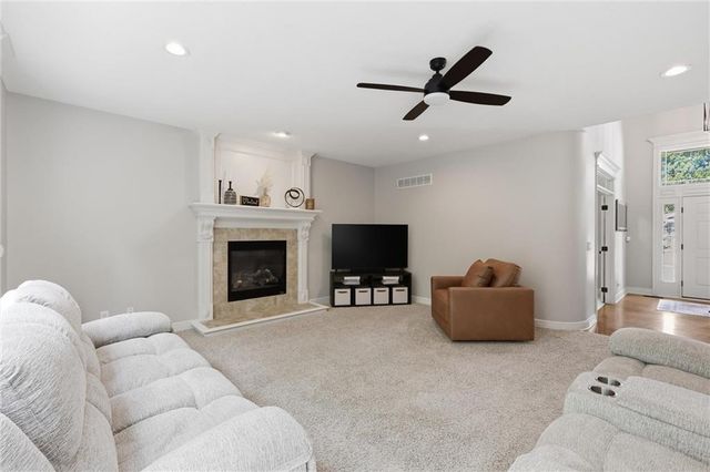 14345 NW 65th Place, Parkville, MO 64152