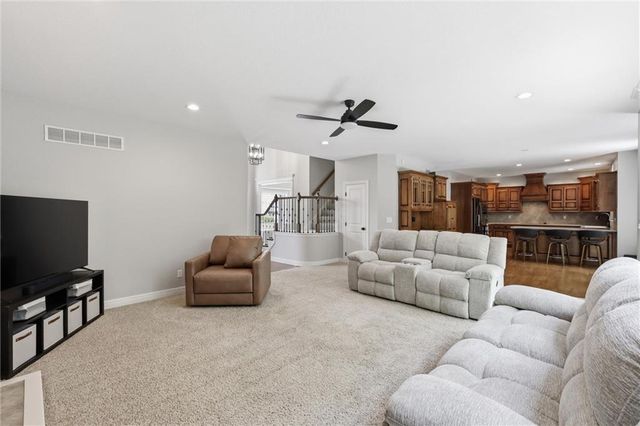 14345 NW 65th Place, Parkville, MO 64152