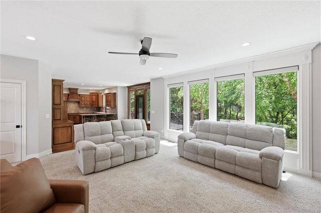 14345 NW 65th Place, Parkville, MO 64152