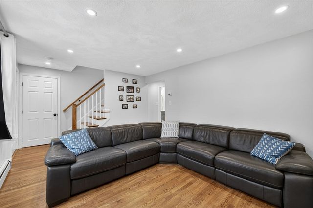 21 Woodside Road, Billerica, MA 01862