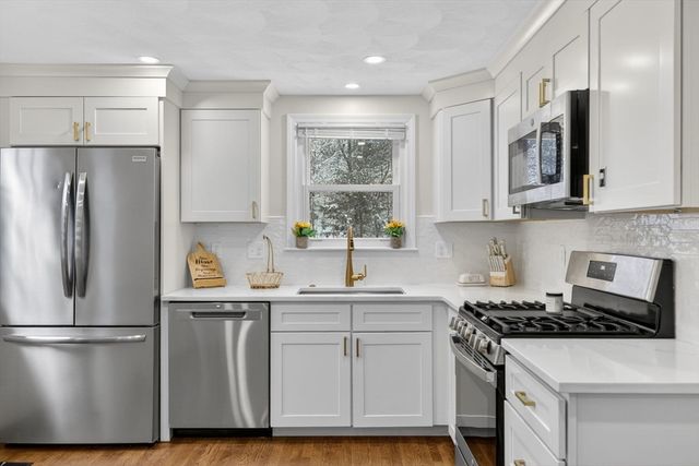 21 Woodside Road, Billerica, MA 01862