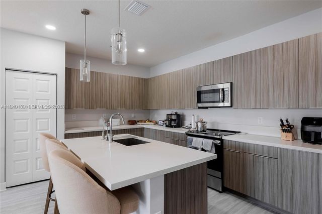 4714 NW 84th Ct 4714, Doral, FL 33166