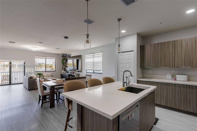 4714 NW 84th Ct 4714, Doral, FL 33166